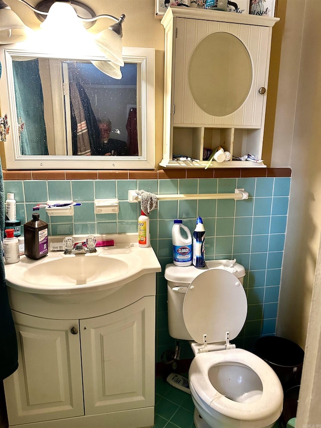 bathroom with toilet and vanity