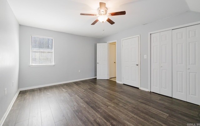 unfurnished bedroom with baseboards, dark wood-style floors, and a ceiling fan