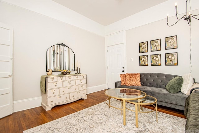 living room with an inviting chandelier, wood finished floors, and baseboards