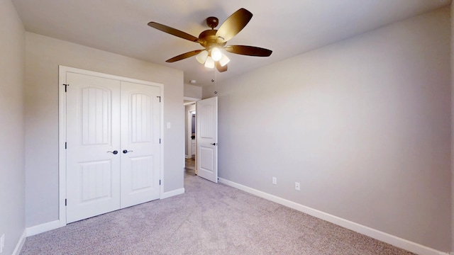 unfurnished bedroom featuring a ceiling fan, carpet flooring, baseboards, and a closet