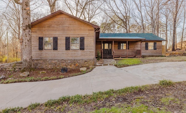 view of front of property featuring covered porch