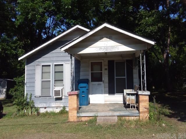 bungalow featuring covered porch