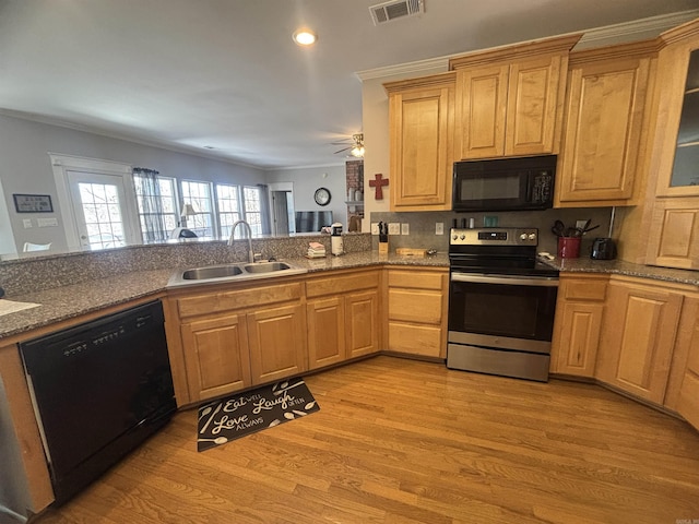 kitchen with visible vents, ornamental molding, a sink, black appliances, and light wood-type flooring