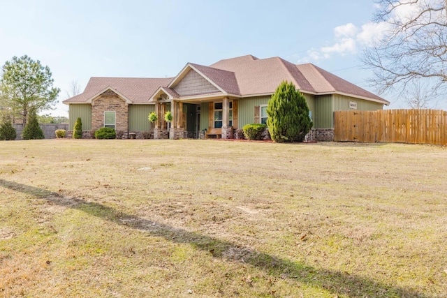 view of front of property with a front lawn and fence