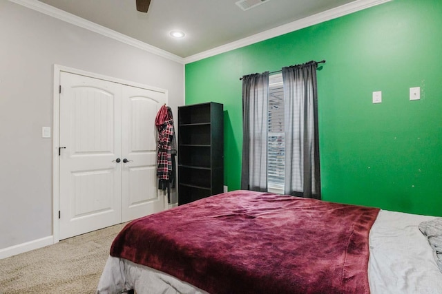 carpeted bedroom featuring a ceiling fan, recessed lighting, a closet, crown molding, and baseboards