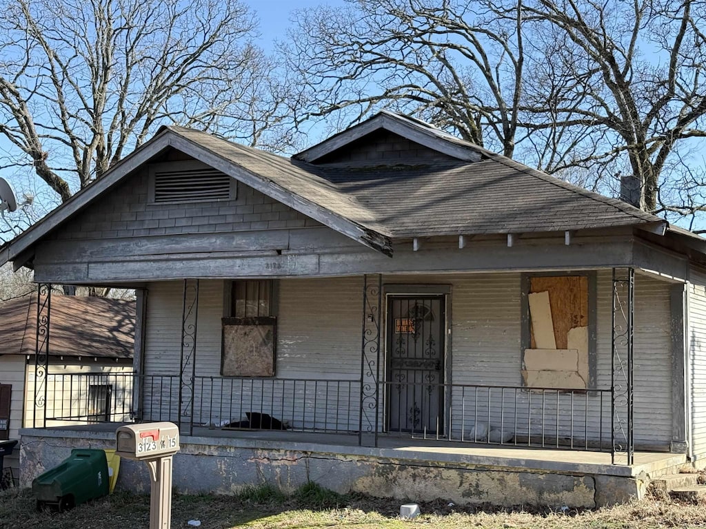 bungalow with a porch