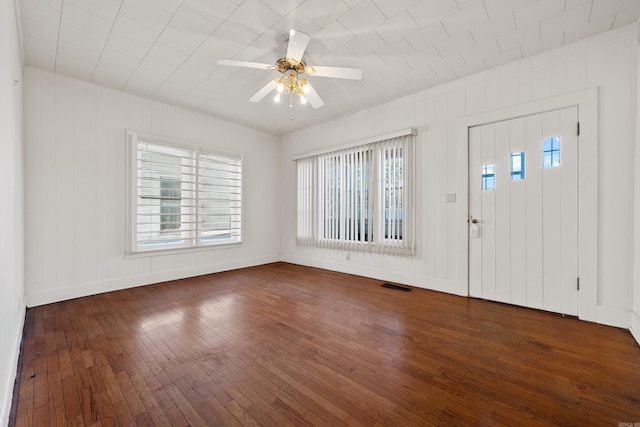 entrance foyer featuring a ceiling fan, dark wood-type flooring, baseboards, and visible vents