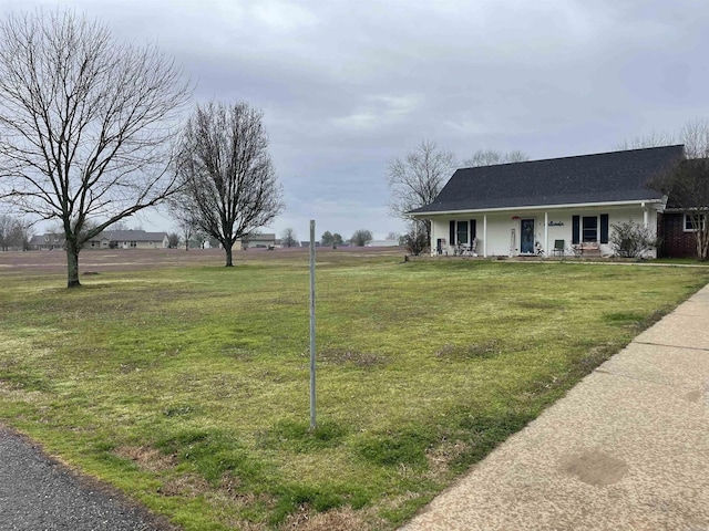 view of front facade with a porch and a front yard