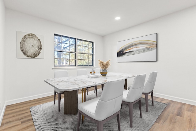 dining area with recessed lighting, light wood-type flooring, and baseboards