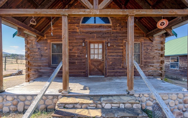 doorway to property with log exterior