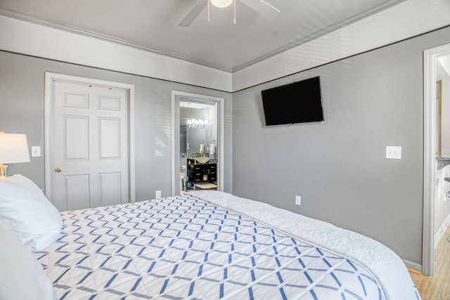 bedroom with ensuite bathroom, crown molding, and ceiling fan