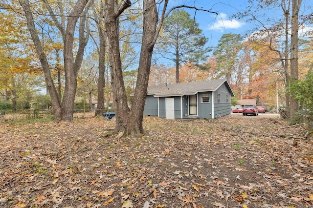 exterior space featuring an outbuilding