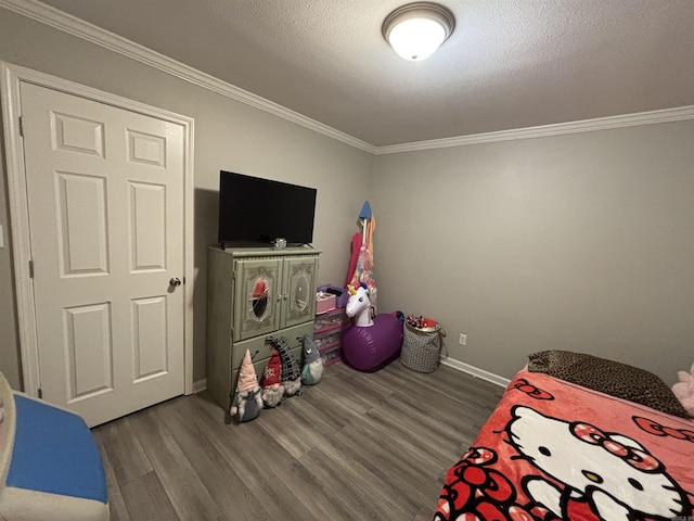 bedroom featuring baseboards, a textured ceiling, wood finished floors, and ornamental molding