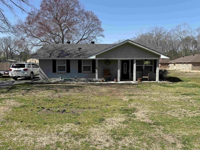 view of front facade featuring brick siding and a front lawn