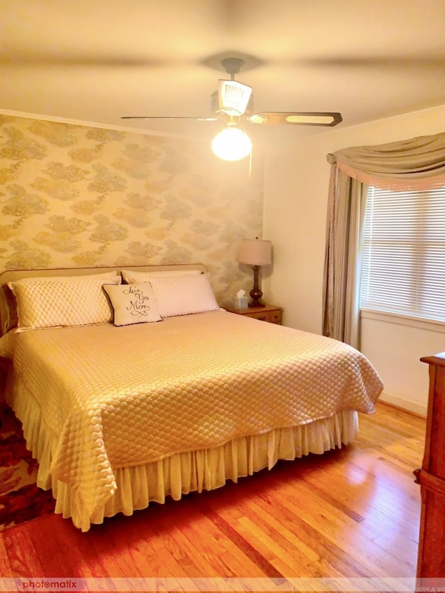 bedroom featuring light wood-style flooring and a ceiling fan