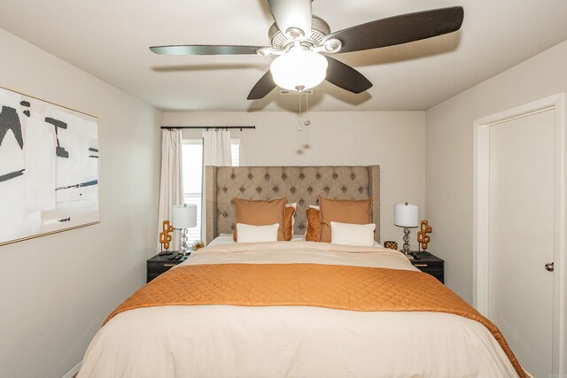 bedroom with ceiling fan