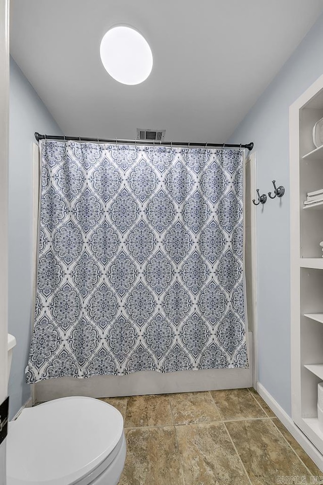 bathroom with visible vents, curtained shower, and toilet