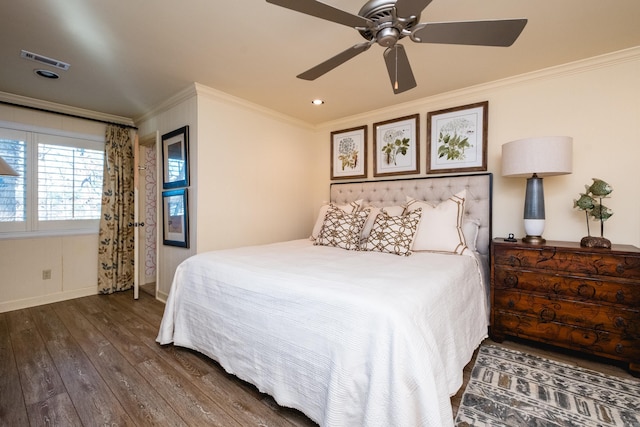 bedroom featuring hardwood / wood-style floors, a ceiling fan, baseboards, visible vents, and crown molding