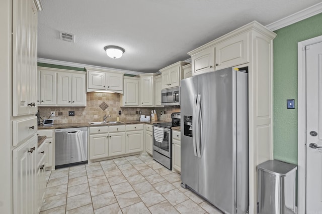 kitchen featuring a sink, visible vents, tasteful backsplash, and appliances with stainless steel finishes