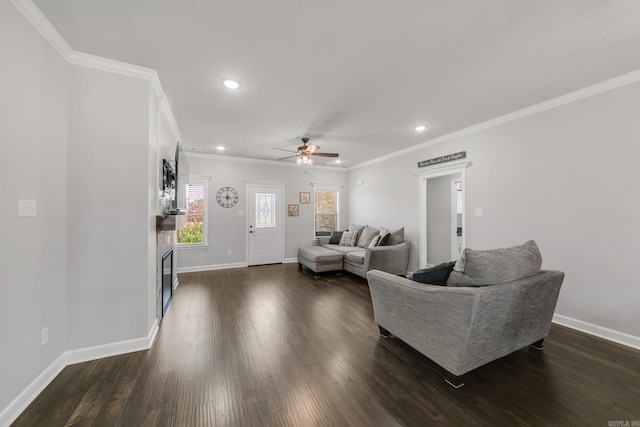 living room featuring dark wood-type flooring, recessed lighting, crown molding, and baseboards