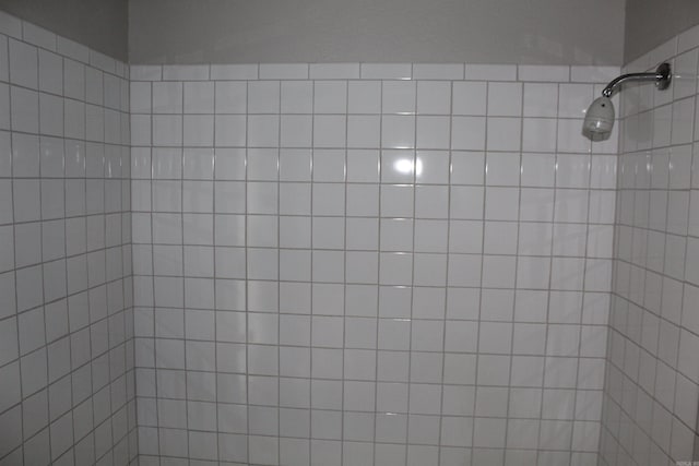 full bath featuring a tile shower