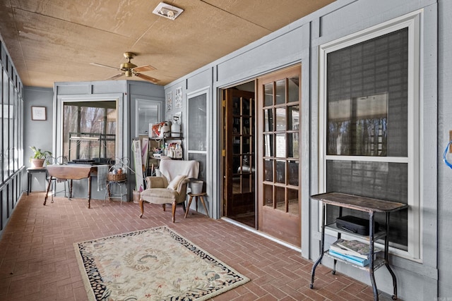 sunroom featuring visible vents and ceiling fan