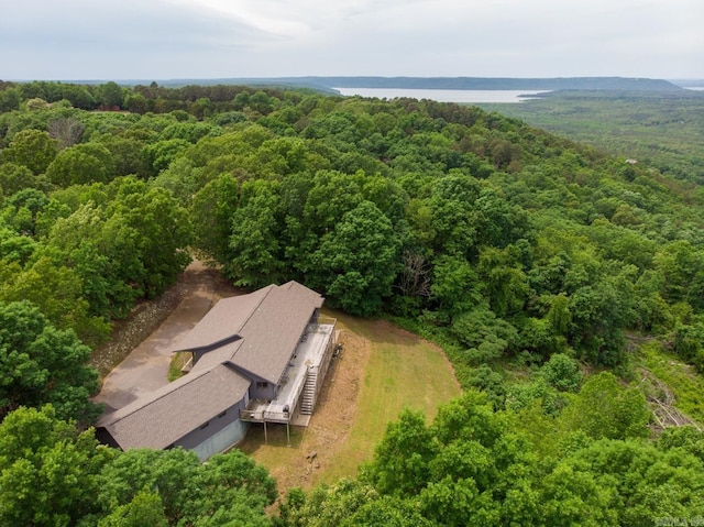 birds eye view of property featuring a wooded view