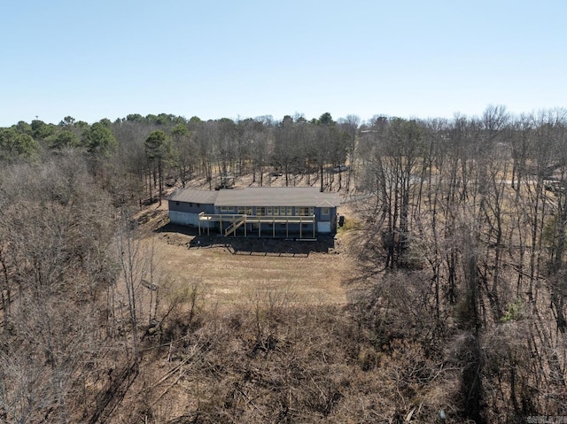 bird's eye view featuring a wooded view