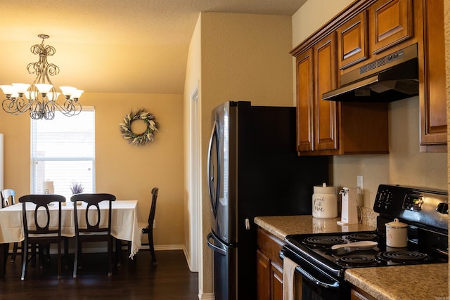 kitchen featuring brown cabinetry, an inviting chandelier, dark wood-type flooring, black range with electric stovetop, and under cabinet range hood