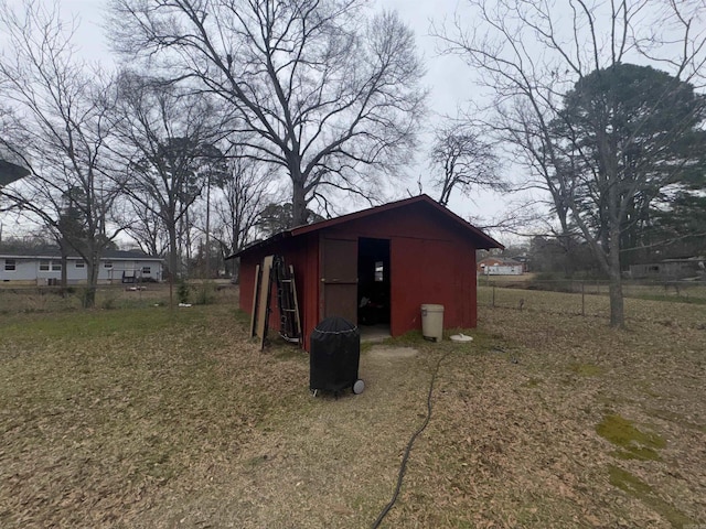 view of outdoor structure featuring an outbuilding