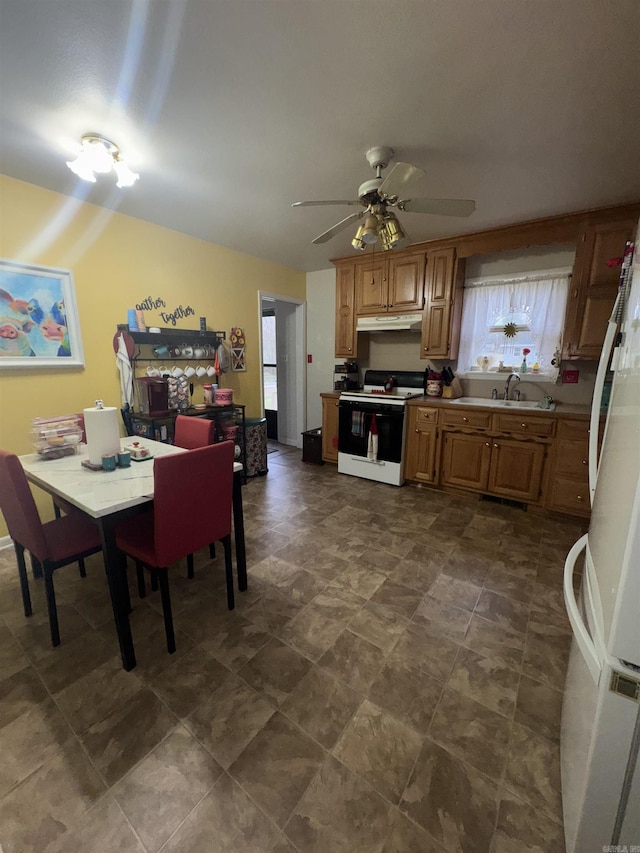 dining area featuring ceiling fan