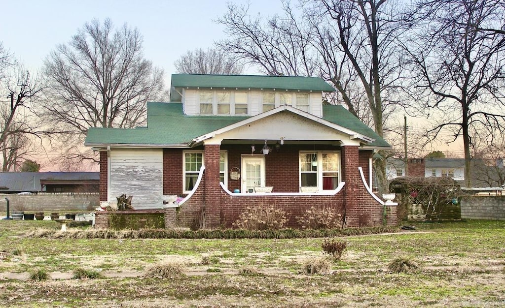 view of front facade with brick siding