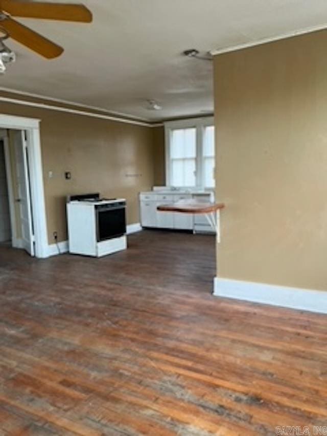 kitchen featuring ceiling fan, crown molding, white range with electric cooktop, and wood finished floors