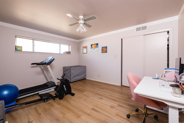 office area with visible vents, ornamental molding, a ceiling fan, light wood finished floors, and baseboards