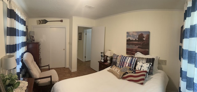 bedroom featuring a closet