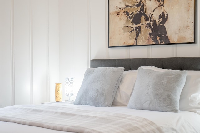 bedroom with a decorative wall