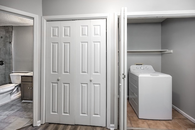 laundry area with baseboards and washer / clothes dryer