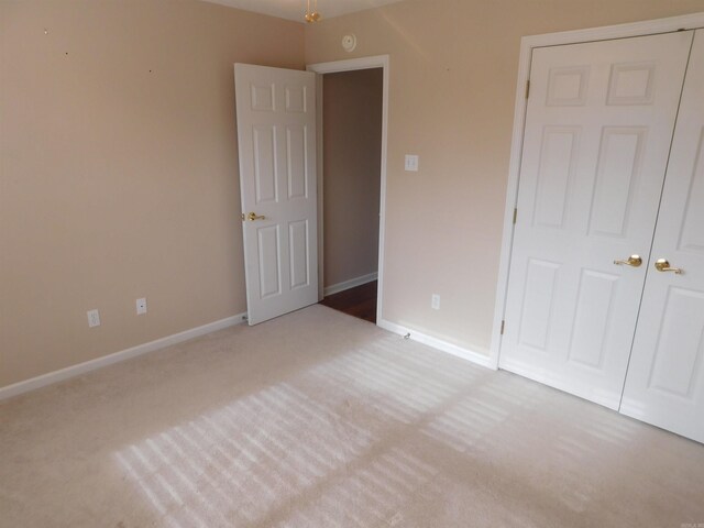 unfurnished bedroom featuring carpet flooring and baseboards