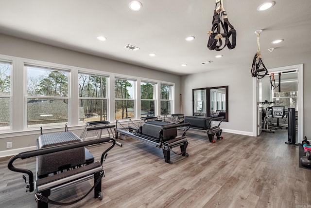 living area featuring recessed lighting, wood finished floors, visible vents, and baseboards