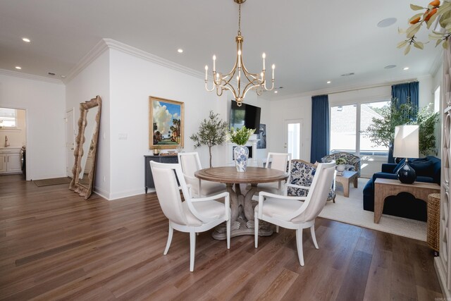 dining room featuring recessed lighting, crown molding, baseboards, and wood finished floors