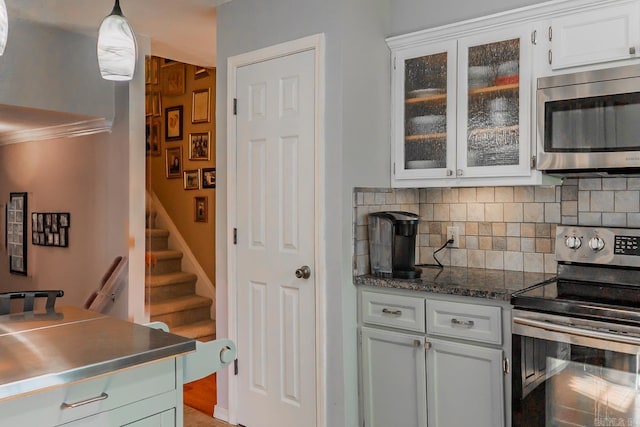 78 Altakima Cir, Cherokee Village, AR 72529 - kitchen featuring pendant lighting, tasteful backsplash, white cabinetry, appliances with stainless steel finishes, and glass insert cabinets
