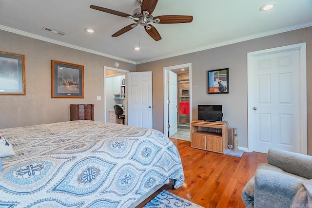 78 Altakima Cir, Cherokee Village, AR 72529 - bedroom featuring visible vents, light wood-style floors, crown molding, baseboards, and a spacious closet
