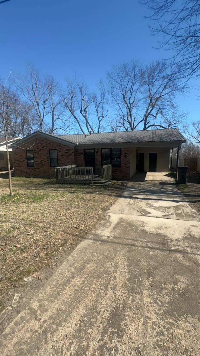 view of front facade with brick siding and concrete driveway