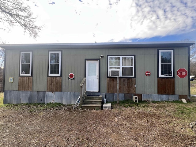 manufactured / mobile home with cooling unit and entry steps