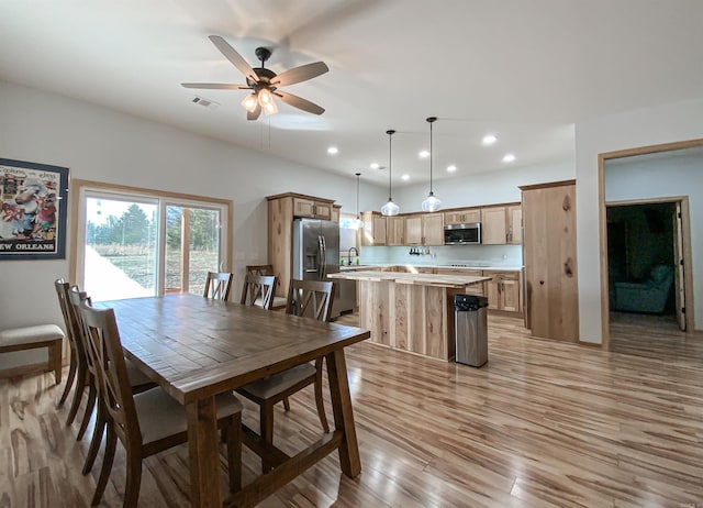 dining room featuring light wood finished floors, visible vents, recessed lighting, and ceiling fan