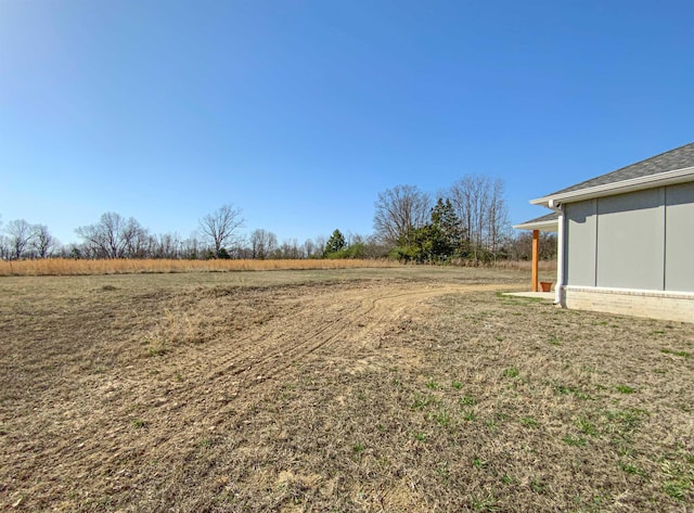 view of yard featuring a rural view