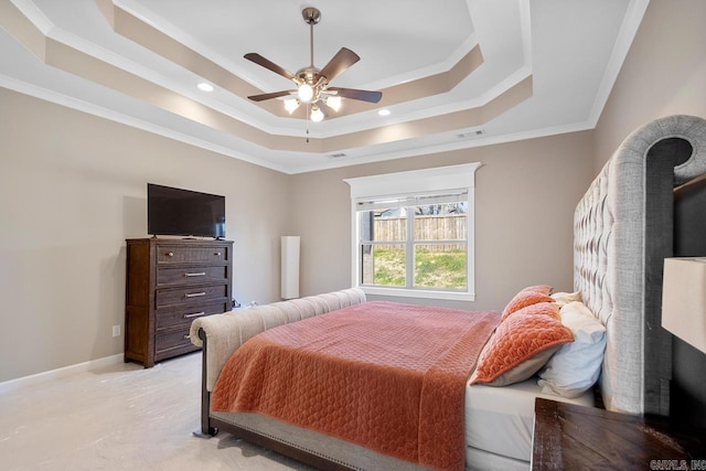 bedroom with visible vents, ornamental molding, a tray ceiling, baseboards, and ceiling fan