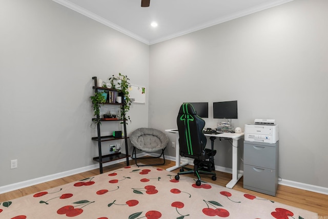 office area with ceiling fan, baseboards, ornamental molding, recessed lighting, and light wood-style flooring