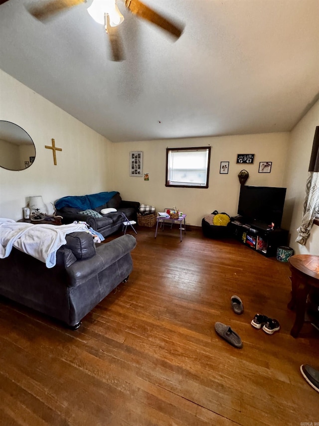 1530 Pearcy Rd, Pearcy, AR 71964 - living area with lofted ceiling, a ceiling fan, and wood finished floors