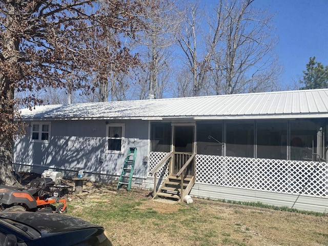 view of front of property featuring a sunroom